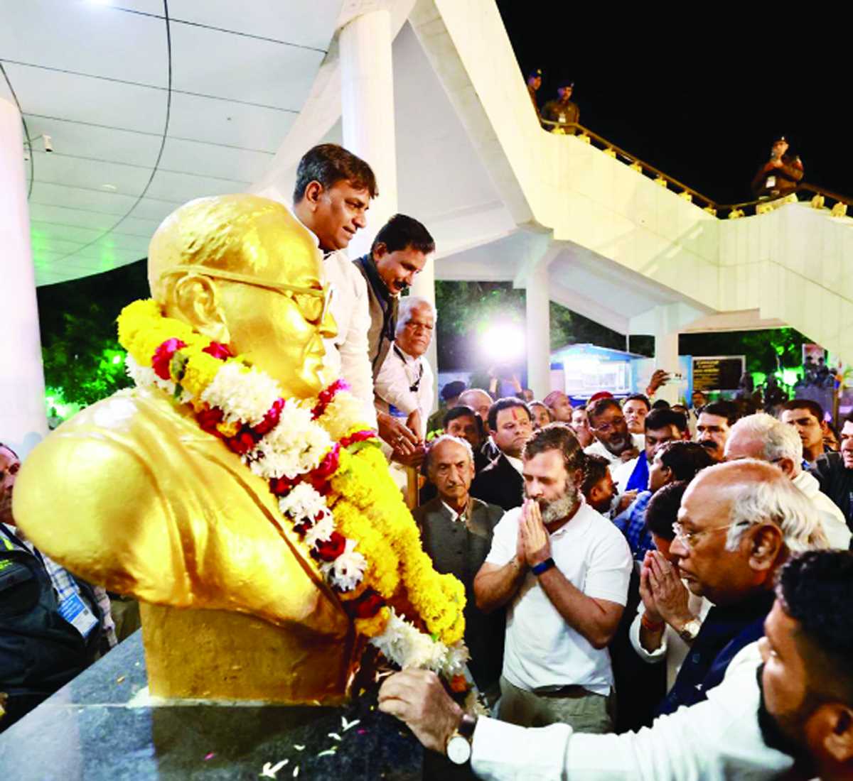 आरएसएस व भाजपा से संविधान को खतरा : राहुल आरएसएस व भाजपा से संविधान को खतरा : राहुल